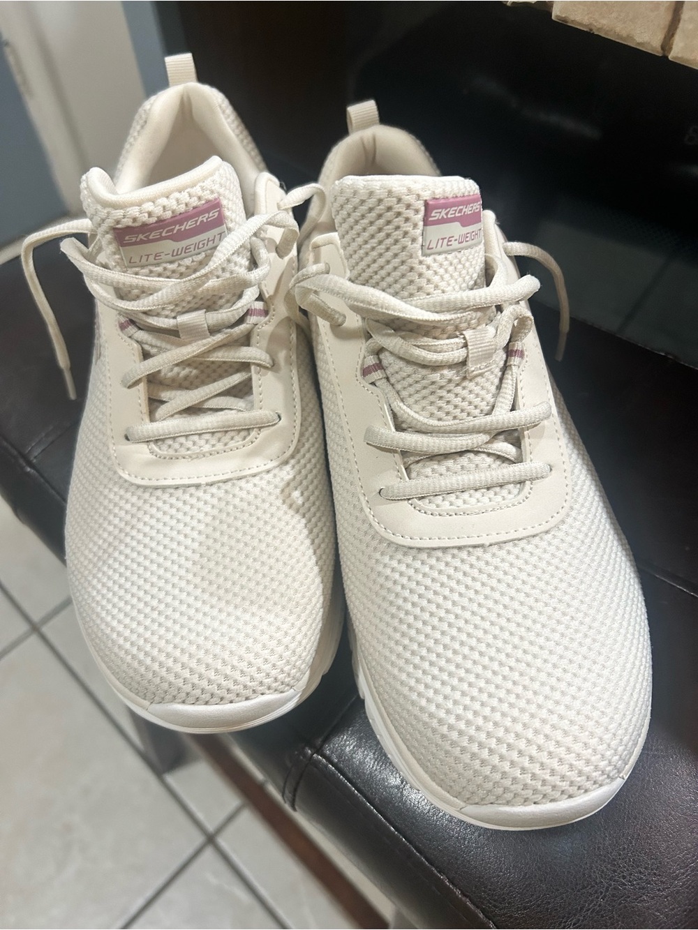 Skechers Women’s Memory Foam Wide Fit Sneakers Size 10 Natural Cream
